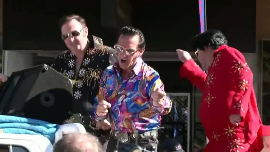 Una legión de 'Elvis' invade las calles de la ciudad australiana de Parker