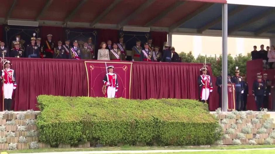 La reina Sofía preside la Jura de Bandera en el cuartel 'El Rey' de la Guardia Real