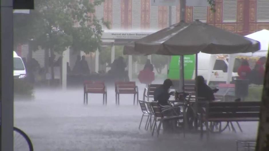 Barcelona y Madrid celebran el Día del Libro sin restricciones