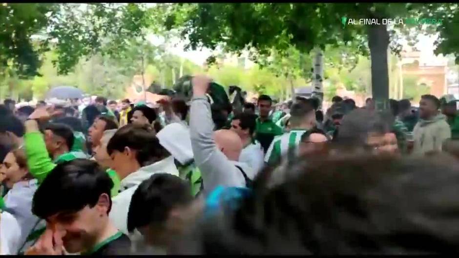 Final Copa del Rey Betis - Valencia: Miles de béticos calientan motores en la Alameda