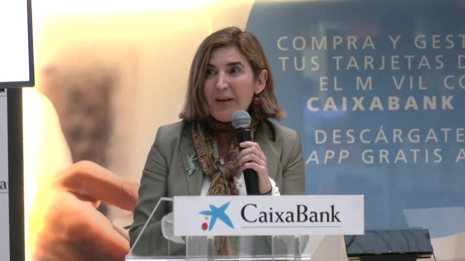 'Soñar en femenino', de CaixaBank, reúne en Sevilla testimonios de emprendedoras y desfile flamenco