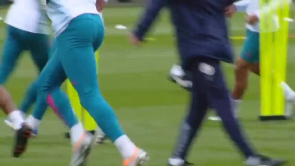 Guardiola dirige el último entrenamiento del City antes de viajar a Madrid