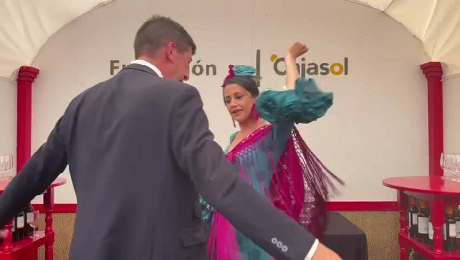 Juan Marín se arranca a bailar por sevillanas con Inés Arrimadas
