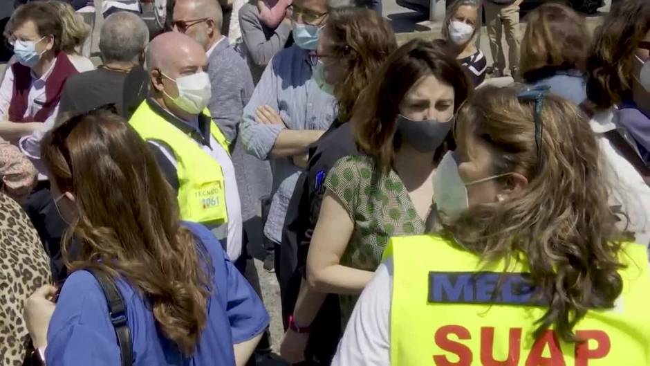 Concentración en Santander por la agresión de un paciente a dos sanitarios