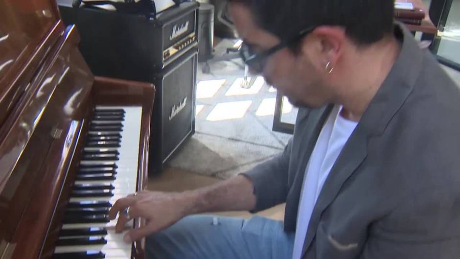 Álex Ubago celebra 20 años de carrera con '#ÁlexUbago20años'