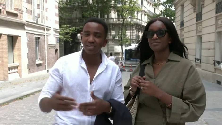 Miles de turistas vuelven a llenar las calles de parís