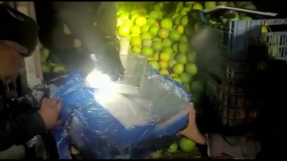 Incautan 800 kilos de cocaína en un camión de frutas en Perú