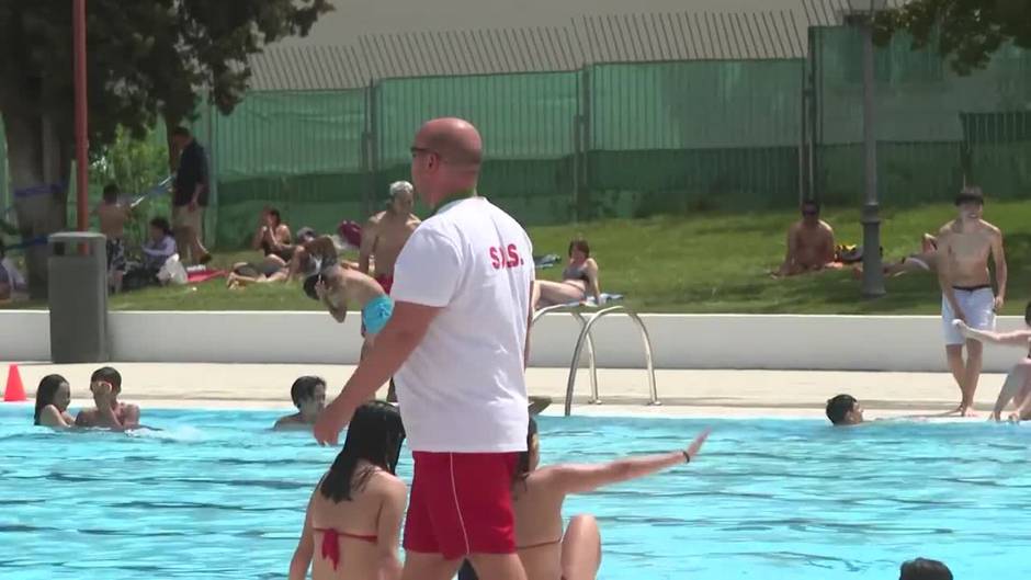 Los madrileños ya disfrutan de las piscinas de verano