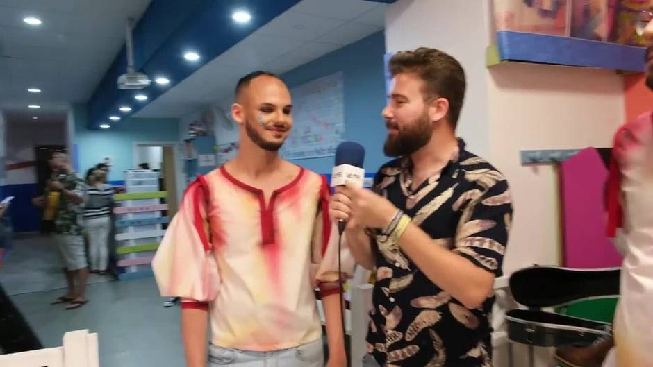 Caminando al Falla con... Cantando bajo la lluvia