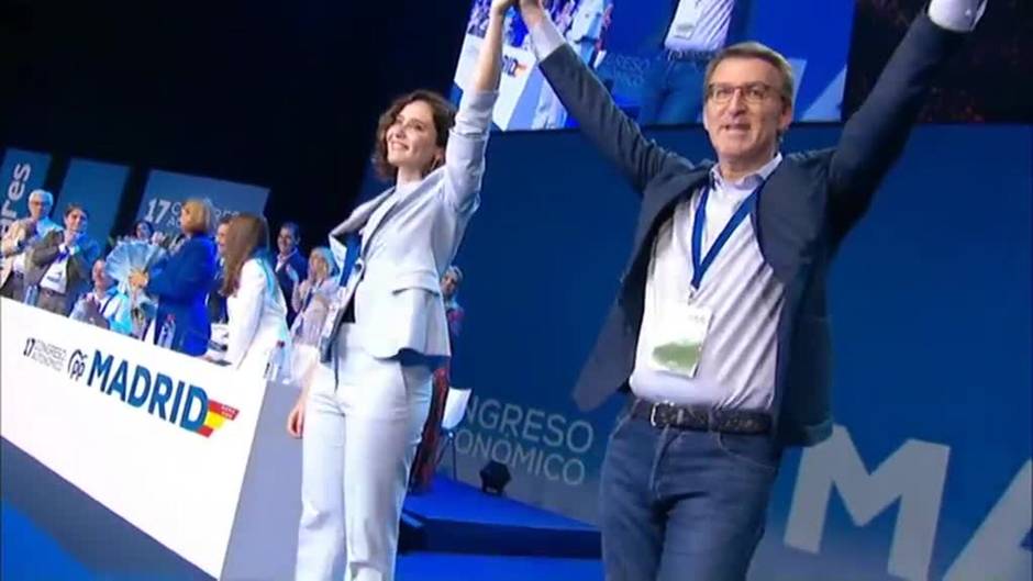 Díaz Ayuso se muestra emocionada y agradecida con Feijoo en su primer día al frente del PP de Madrid