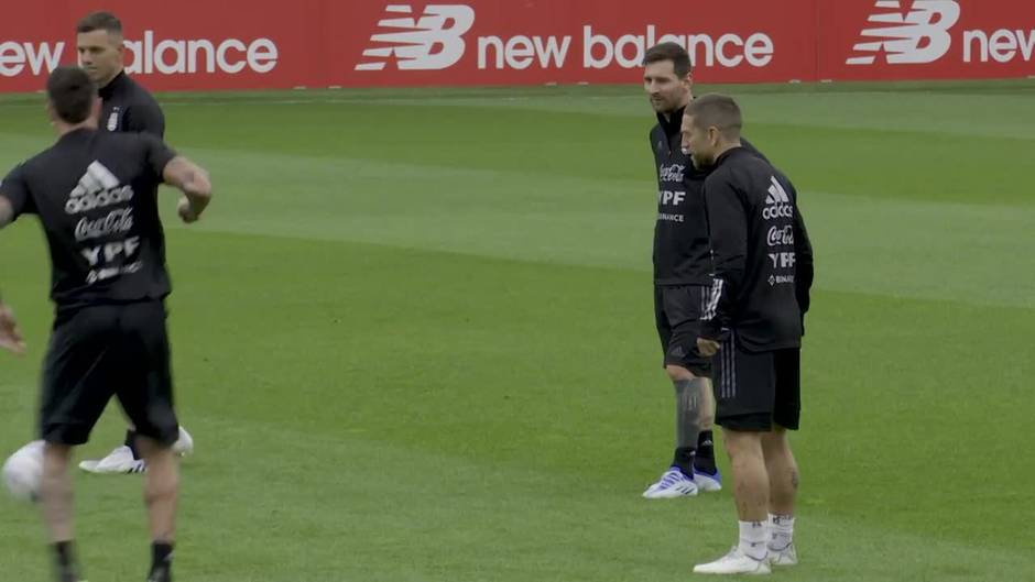 La selección argentina de Messi se entrena en Lezama