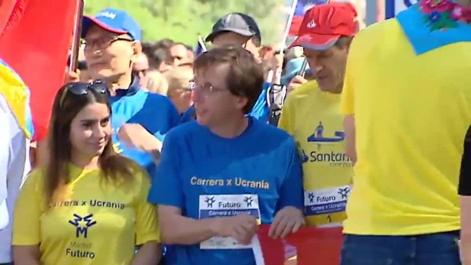 Madrid se tiñe de amarillo y azul en una carrera por la paz en Ucrania