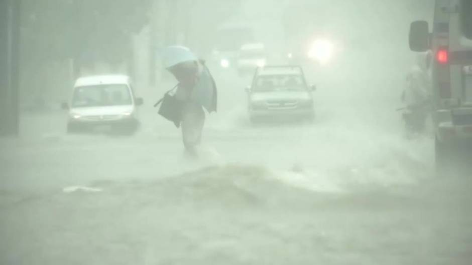 Una tormenta tropical causa graves inundaciones en el centro de La Habana