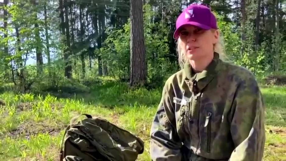 Decenas de mujeres finlandesas se preparan para un ataque de Rusia
