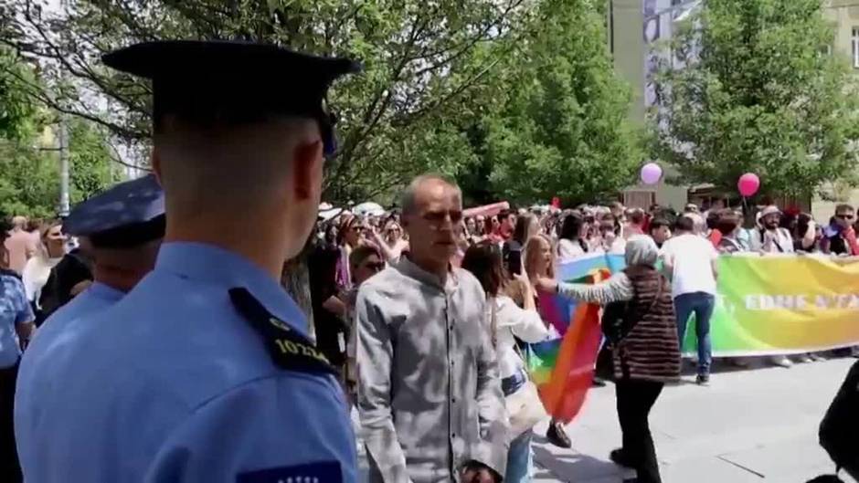 Kosovo sale a la calle para defender la igualdad LGBTQ+