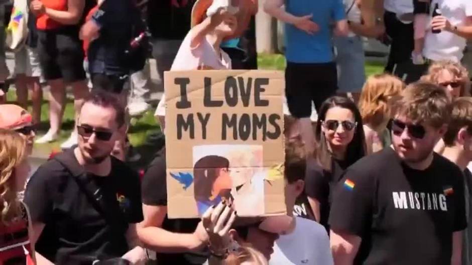 Más de 100.000 personas participan en la Marcha del Orgullo por las calles de Viena