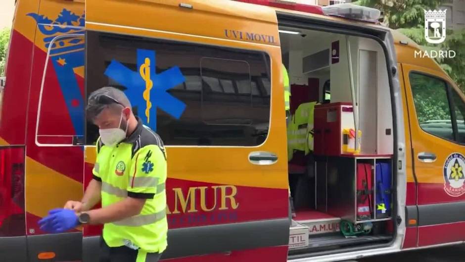 Bomberos del Ayuntamiento de Madrid controlan un incendio en Fuencarral (Madrid)