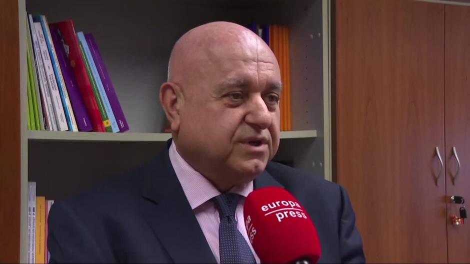 Editores de libros de texto piden "que se cumpla la ley"