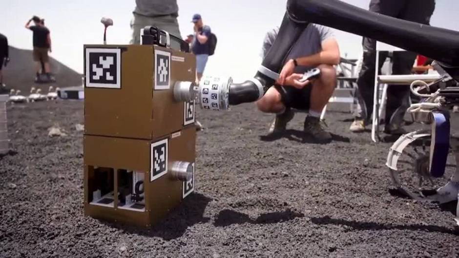 El Centro Aeroespacial Alemán prueba robots lunares en el Monte Etna