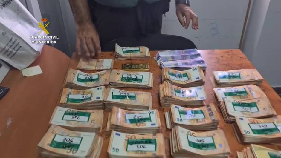 La Guardia Civil desmantela una banda que blanqueaba el dinero obtenido por el tráfico de cocaína comprando fincas de aguacates y obras de arte