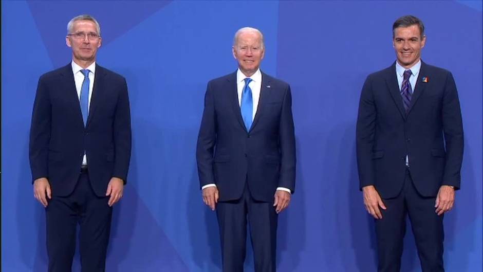 Arranca oficialmente la cumbre de la OTAN con la foto con todos los líderes aliados