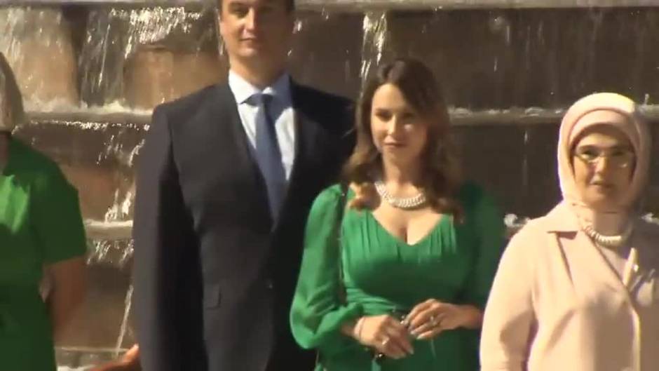 La reina Letizia y los acompañantes de los participantes en la cumbre de la OTAN visitan La Granja en Segovia