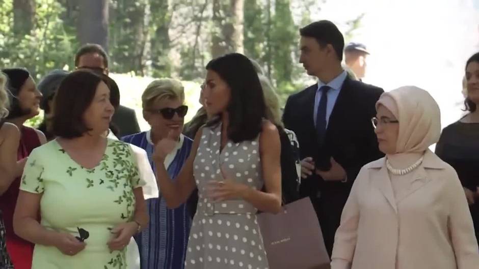 La Reina, anfitriona de lujo en la visita de las 'primeras damas' a la Granja de San Ildefonso