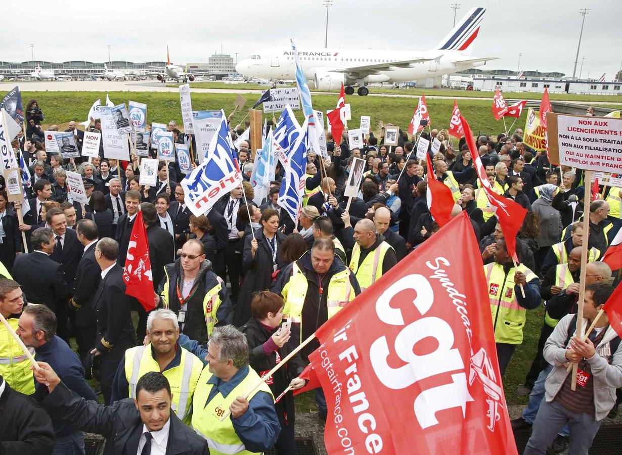 Un grupo de trabajadores logró superar las barreras de seguridad que les impedían la entrada al lugar de la reunión, lo que provocó la suspensión del Comité y degeneró en incidentes con algunos miembros de la dirección. 