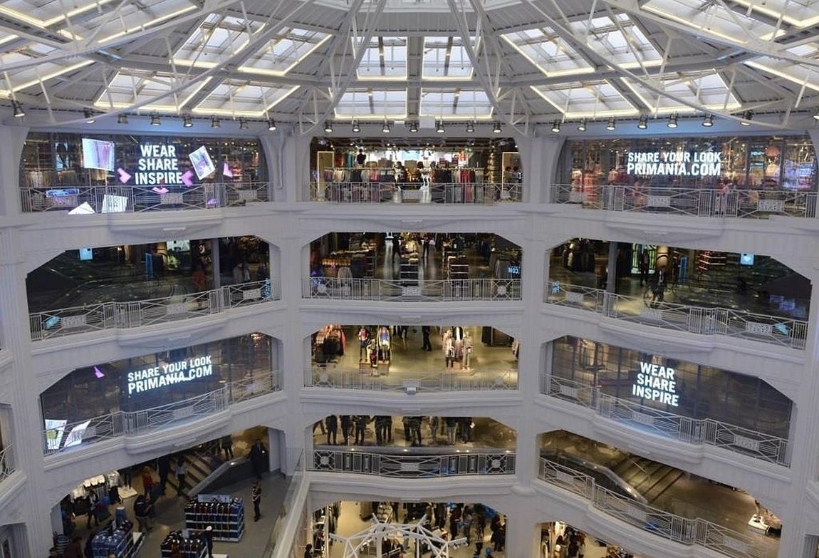 4.. La nueva tienda se convierte en el segundo establecimiento más grande de la enseña irlandesa en el mundo, tan sólo por detrás del establecimiento situado en Manchester y superior a la «flagship» de la firma de Oxford Street de Londres