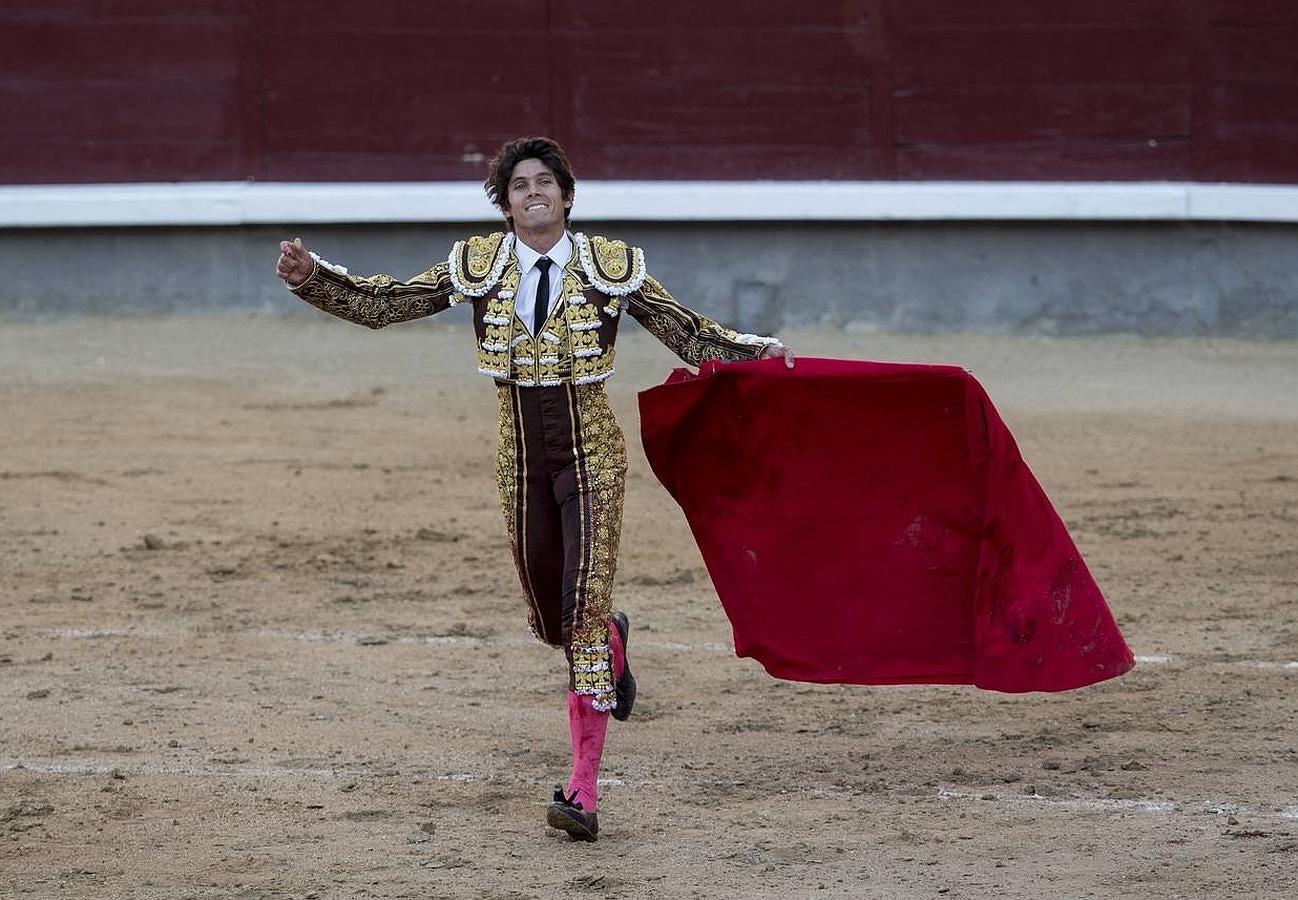 La temporada fantástica de Sebastián Castella, con cumbre en Madrid, foto a foto