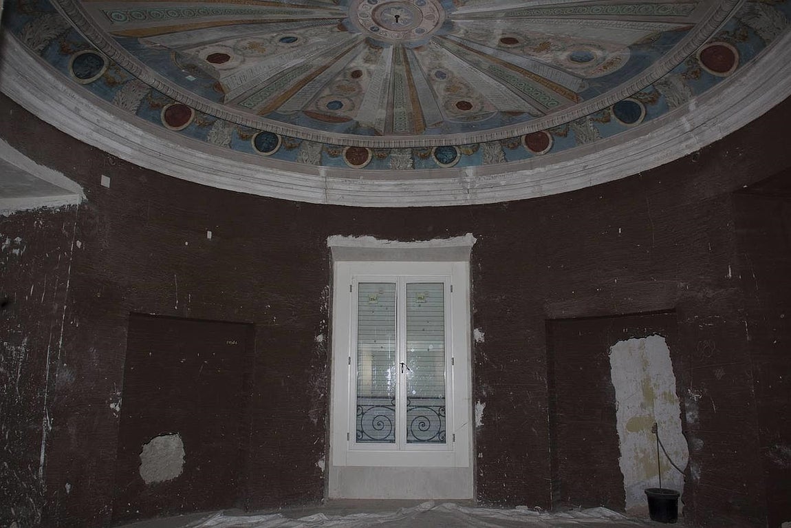 4. La parte mejor conservada es la que corresponde a las habitaciones de la duquesa, donde aún perdura algún suelo de azulejo pendiente de restaurar