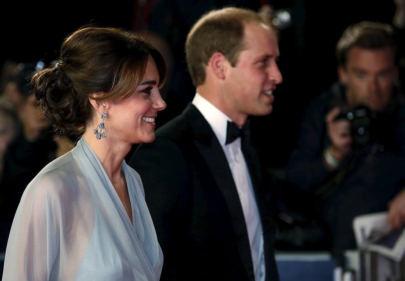 Los Duques de Cambridge, en el estreno de «Spectre» en Londres