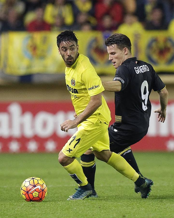 El Sevilla pierde ante el Villarreal por 2-1