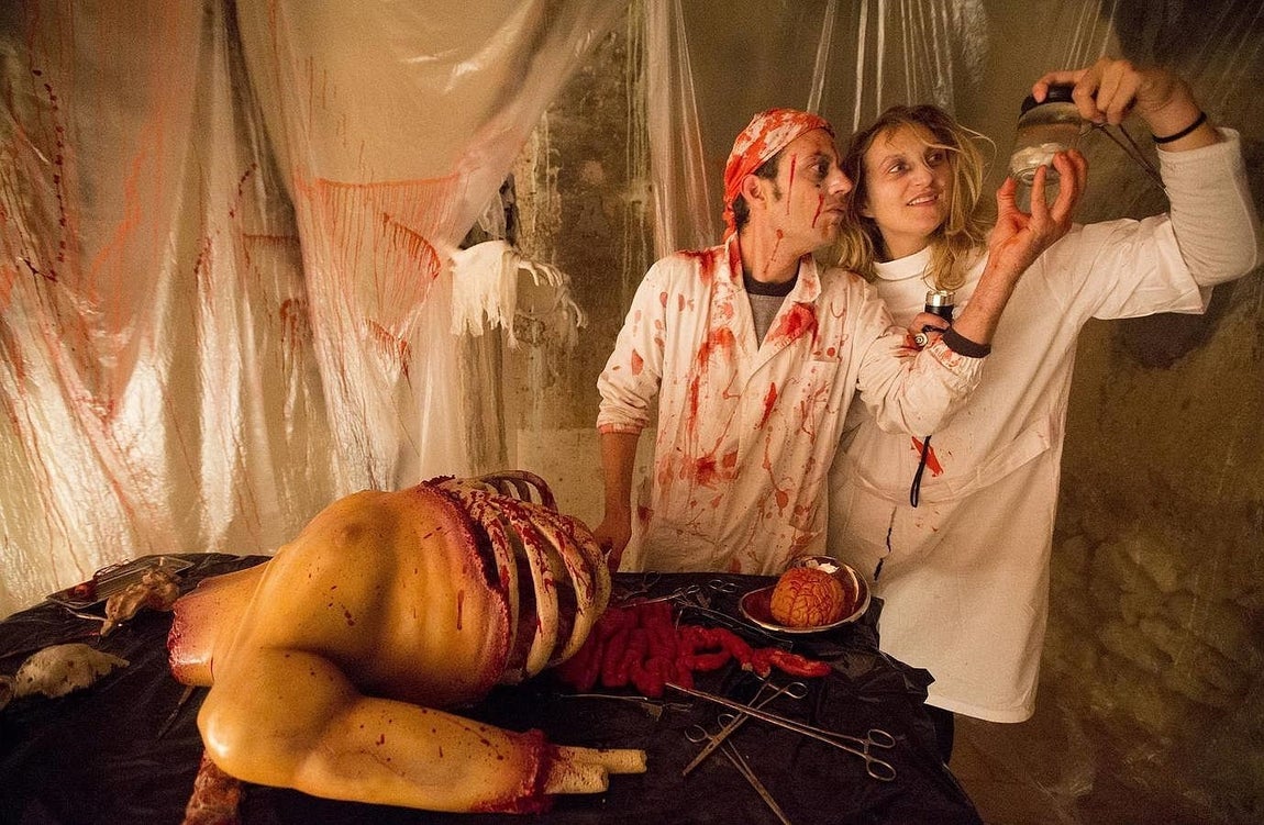 Cirugía en el «Festival Gótico de Halloween», en Castelnuovo Di Farfa, Italia. EFE