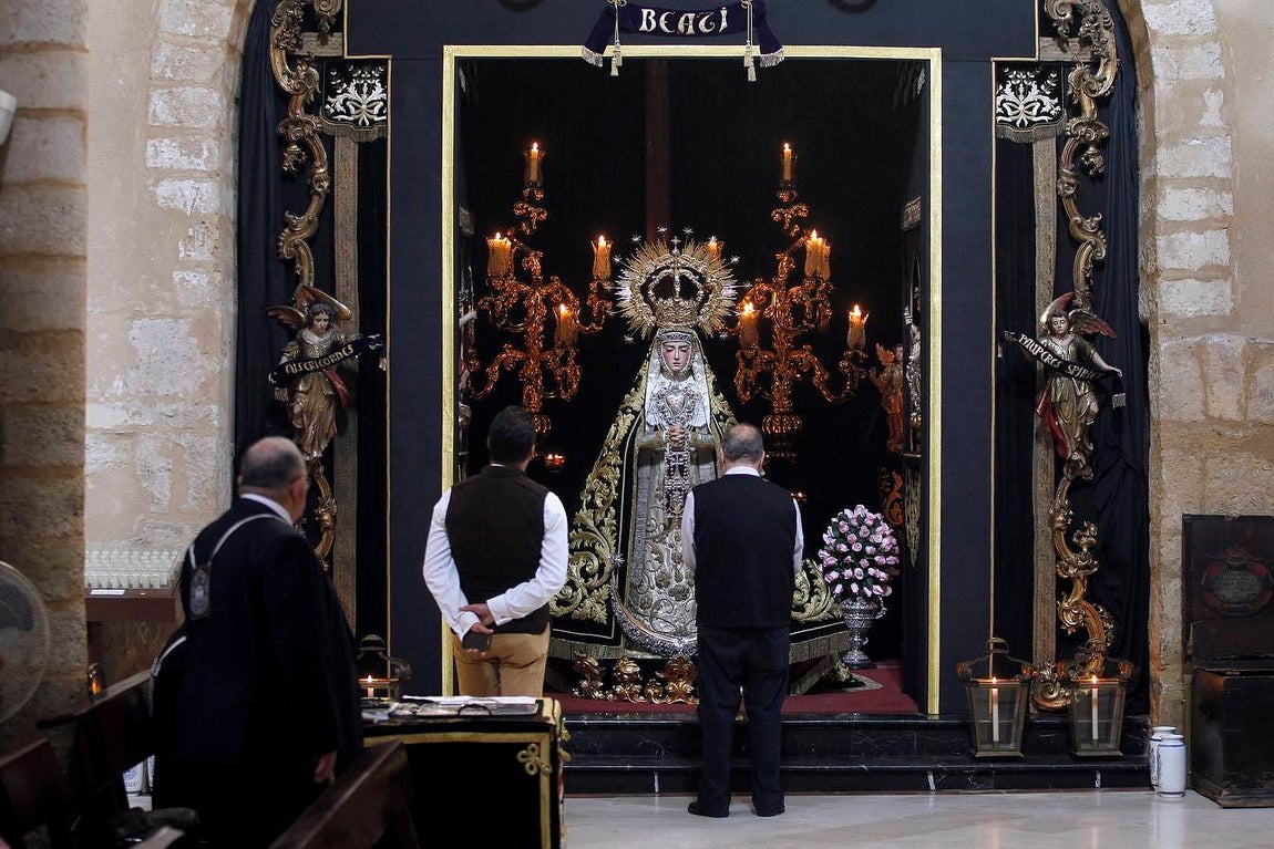 Besamanos de Nuestra Señora Madre de Dios en sus Tristezas en la Iglesia de San Lorenzo