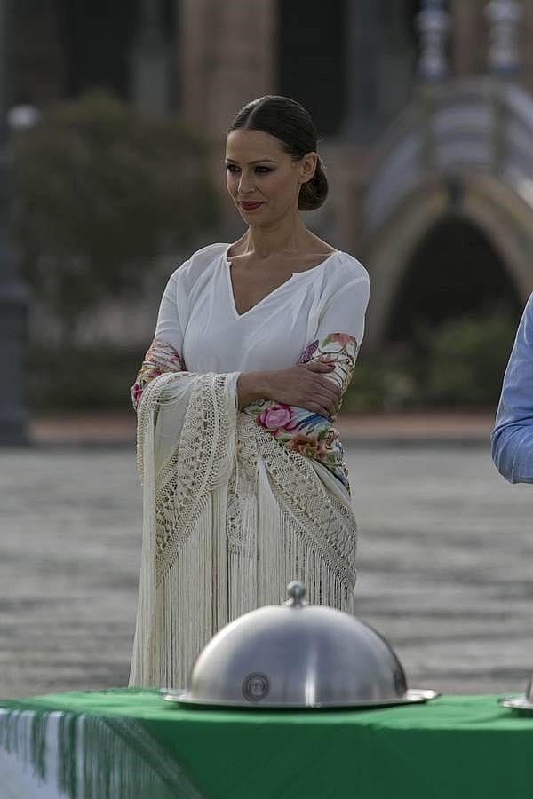 Eva González pura belleza andaluza en uno de los momentos del programa «Masterchef». 