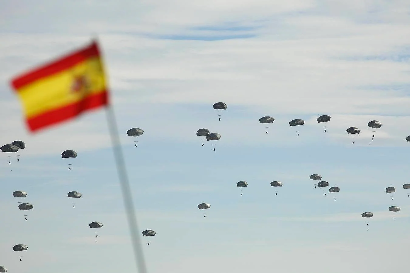 Salto paracaidista de militares de EE.UU. y España