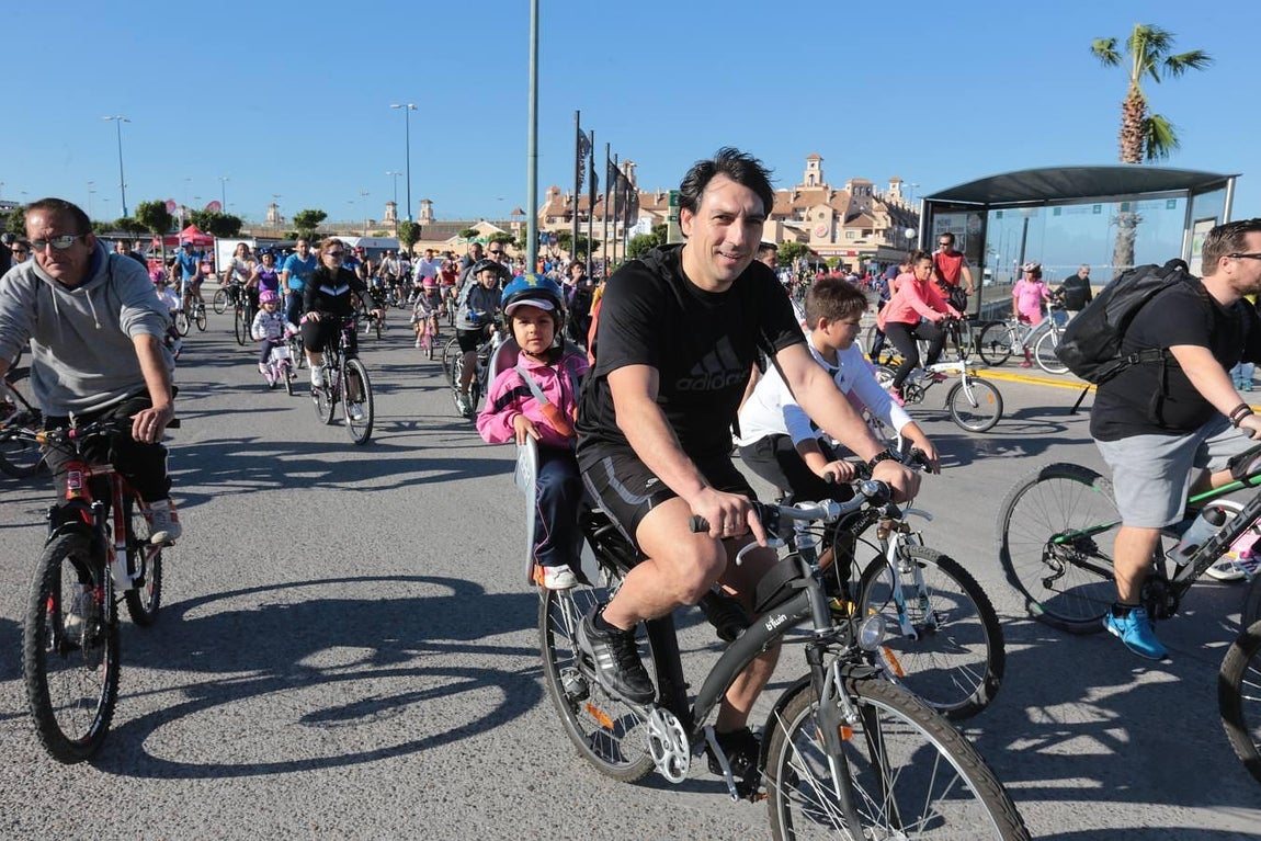 Bahía Sur celebra el Día de la Bicicleta. Si participaste... ¡búscate entre las imágenes!