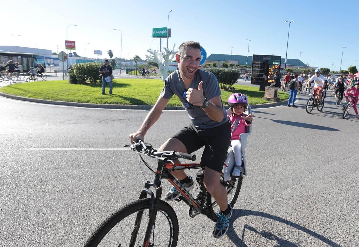 Bahía Sur celebra el Día de la Bicicleta. Si participaste... ¡búscate entre las imágenes!
