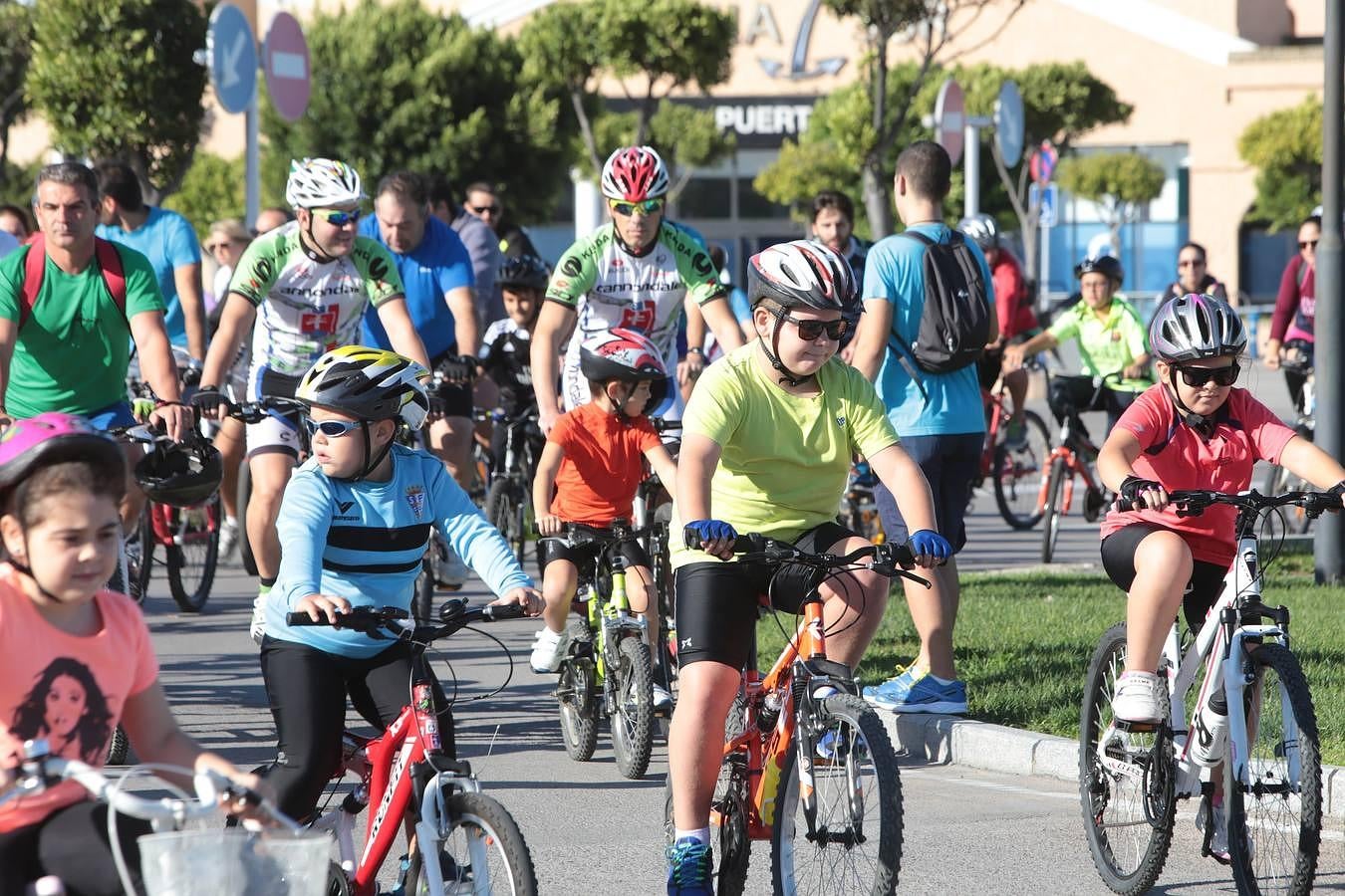 Bahía Sur celebra el Día de la Bicicleta. Si participaste... ¡búscate entre las imágenes!