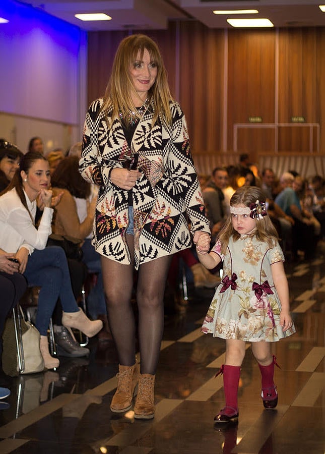 Fotos: Así ha sido el desfile a beneficio de Adisire en Cádiz