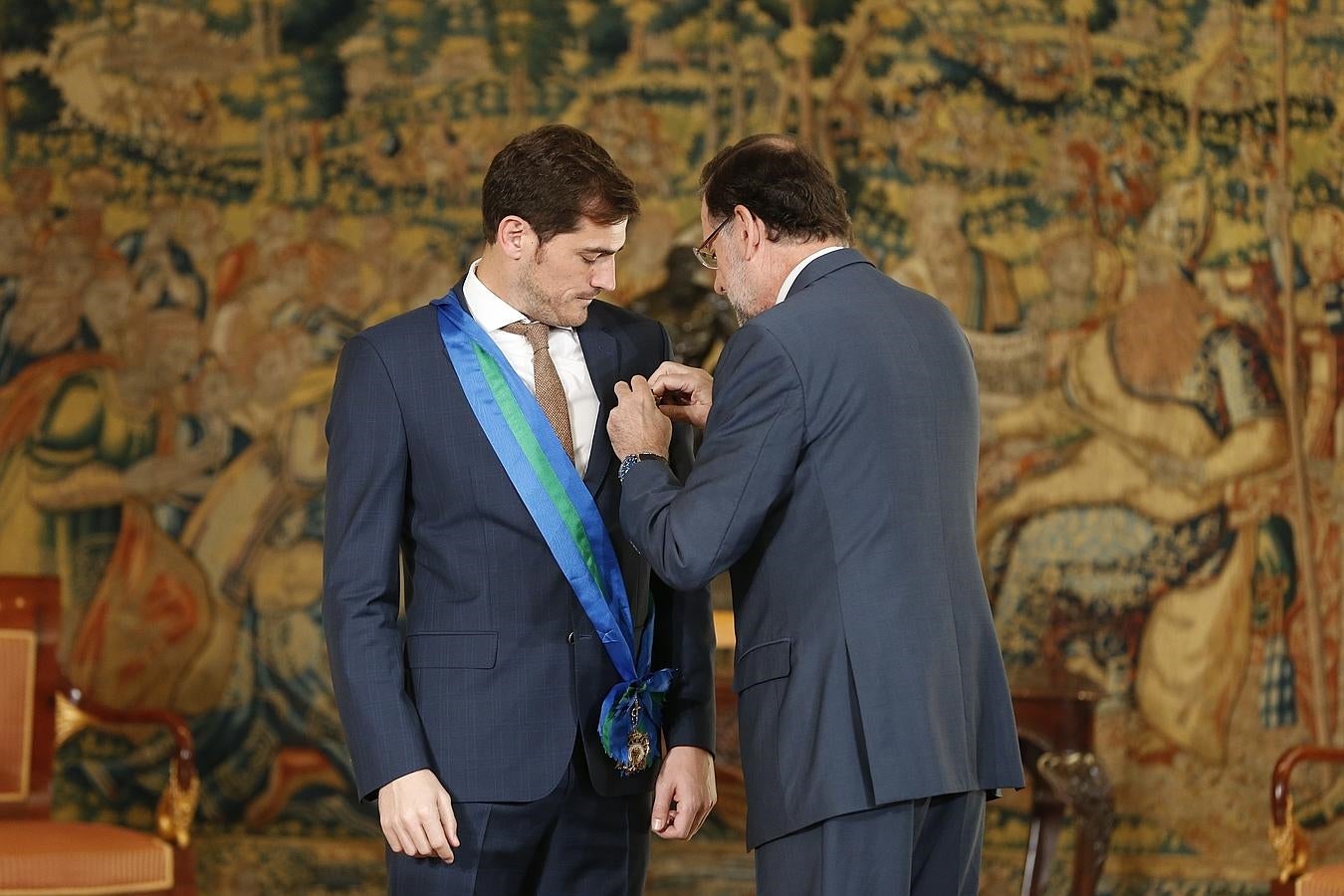 Casillas recibe la Gran Cruz de la Orden al Mérito Deportivo. 