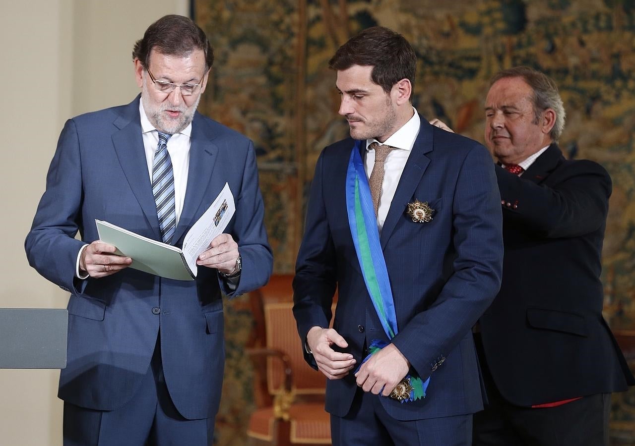 Casillas recibe la Gran Cruz de la Orden al Mérito Deportivo. 