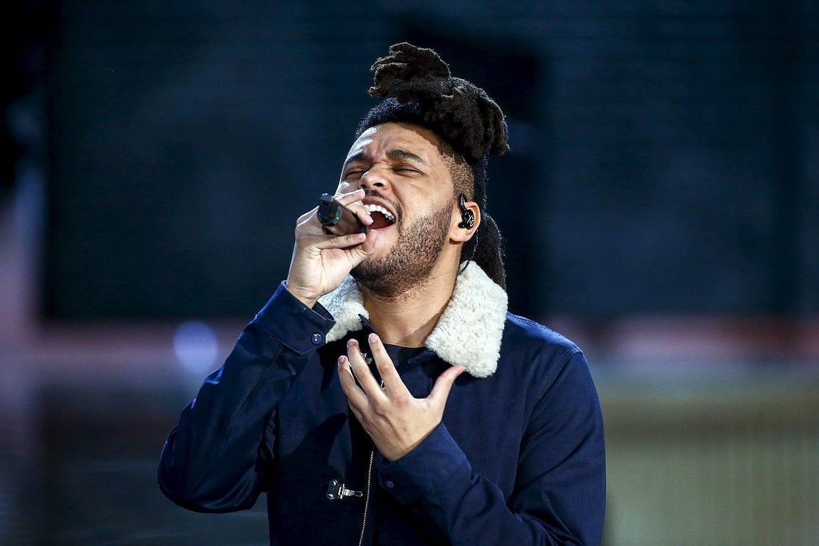 The Weekend también cantó durante el desfile. 