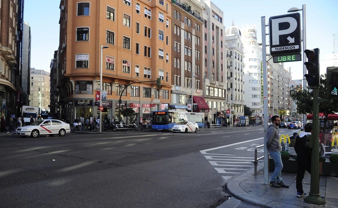 11. Un total de 400 agentes de movilidad y 1.000 policías municipales se encuentran gestionando el tráfico y apoyando a las tareas de información al ciudadano