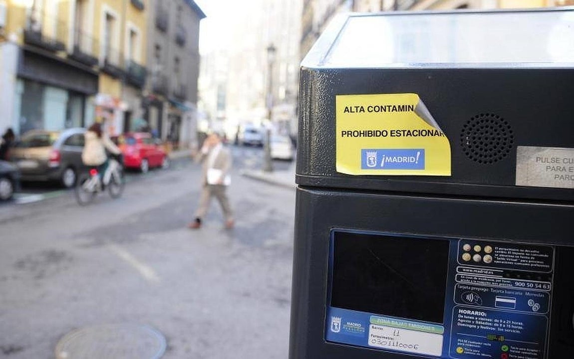 17. El Ayuntamiento de Madrid ha activado desde este jueves el Sistema de Alertas en Salud Ambiental, procediendo a la notificación a los informadores clave2 para dar la «máxima» difusión de las recomendaciones sanitarias a la población