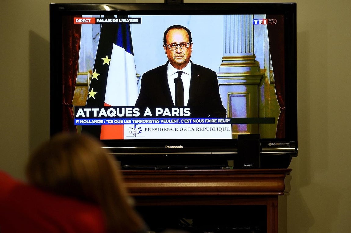 13. El presidente de Francia, François Hollande, ha comparecido en televisión para anunciar el estado de emergencia y decretar el cierre de fronteras