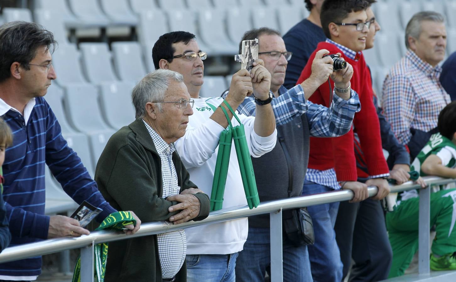 La grada del Córdoba-Huesca, en imágenes