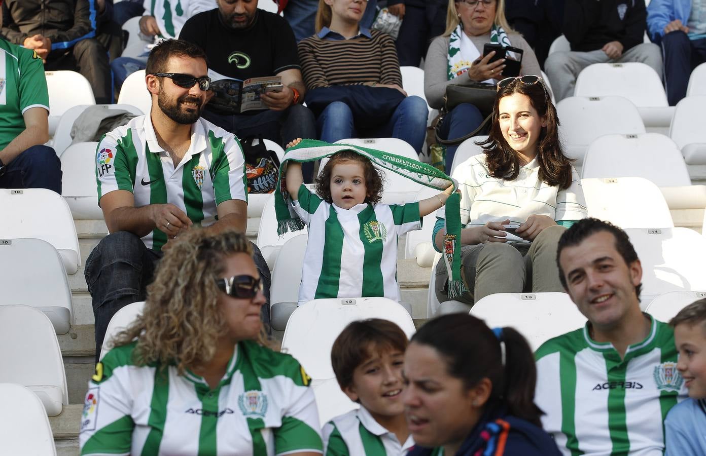 La grada del Córdoba-Huesca, en imágenes