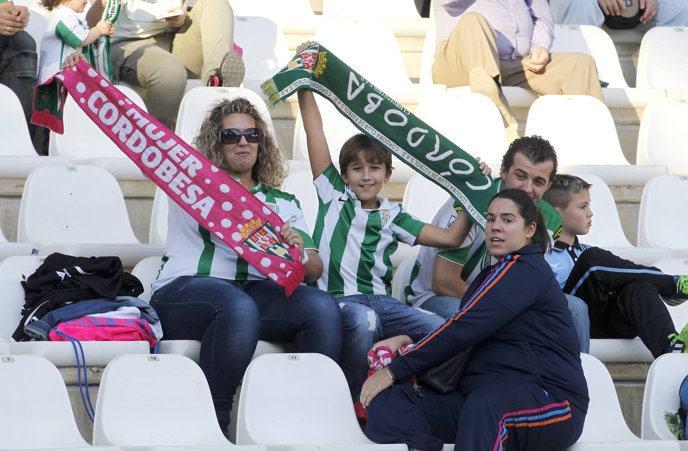 La grada del Córdoba-Huesca, en imágenes